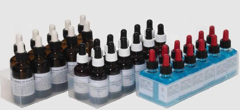 Chemikaliensatz für die Elektrochemie I Inhalt: 10 x 50 ml Lösungen in Kunststoffbox: Konzentratione